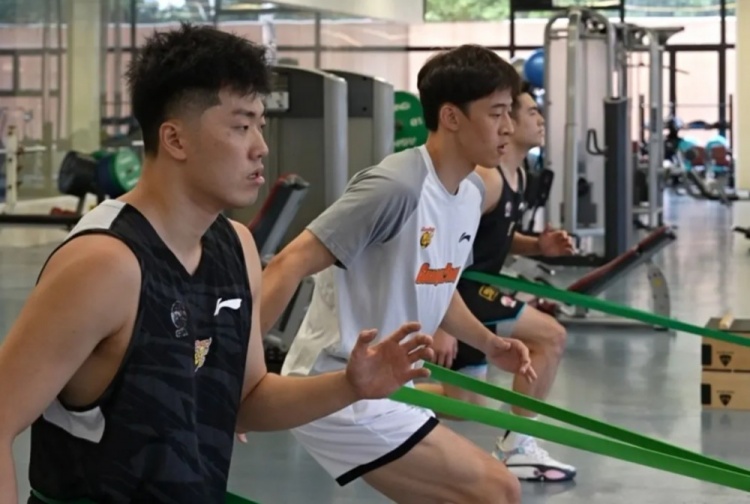 杏彩体育app下载-广东男篮今天已经结束假期开启夏训备战 徐杰黄明依在美特训